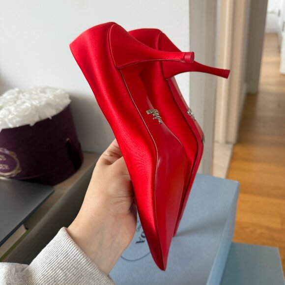 NWT Prada Pointed Toe Pumps Red Satin Low Heels Sz 35 - Picture 10 of 11